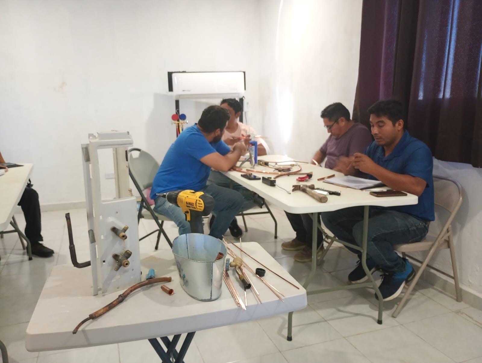 Práctica de refrigeración y aire acondicionado en CCDY